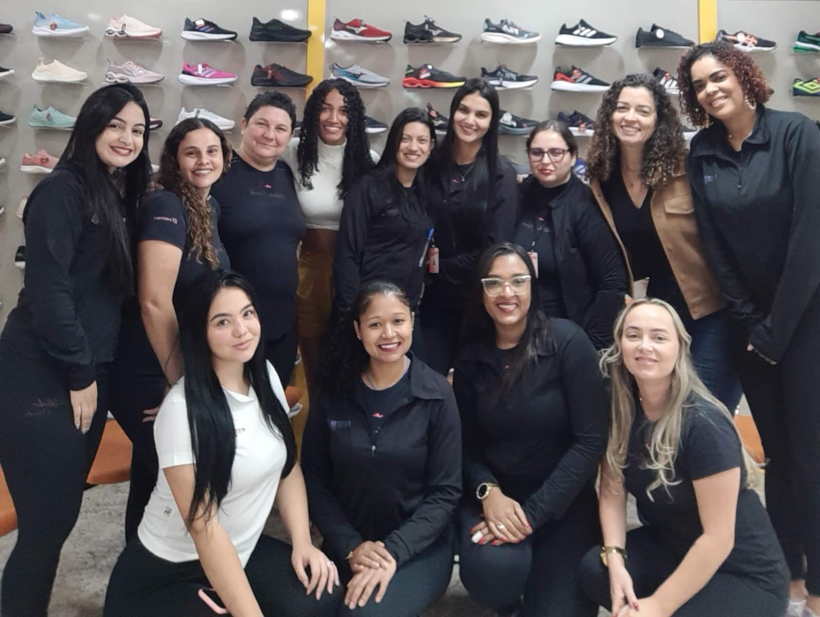 Patrícia Andrade com uma equipe acompanhada pela consultoria